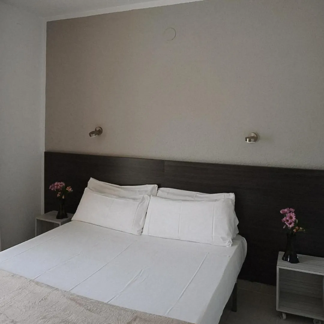 סאלו Hotel Ram Rooms Tahiti 0*,  ספרד